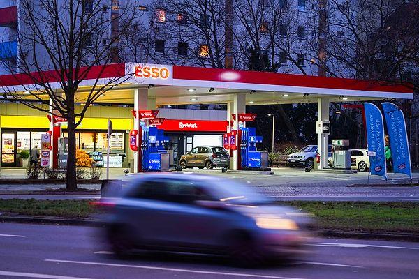 16. Son olarak Almanya'da 1 litre benzinin fiyatı 1,966 euro.