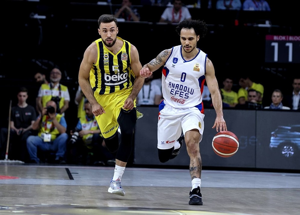 Anadolu Efes Pes Etmedi! Fenerbahçe Beko'yu Yenen Anadolu Efes Seride Durumu 2-1'e Getirdi