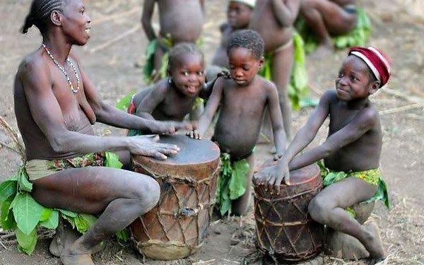 Koma kabilesi Nijerya'nın Adamawa eyaletinin kuzey bölgesinde ikamet ediyor. Köylerinden bazıları Kamerun ile sınır komşusudur.