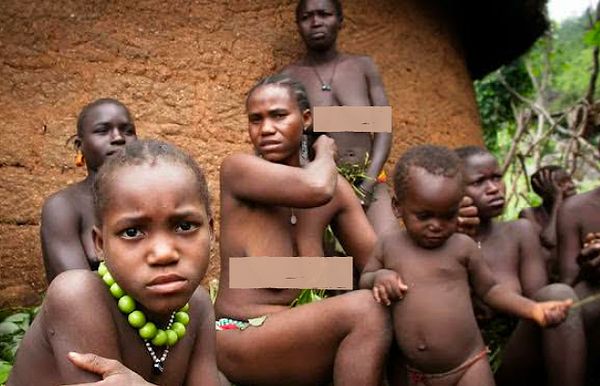 Koma kabilesinin ilkelliğini kanıtlayan bir diğer geleneği ise ikiz bebekleri öldürmeleri.