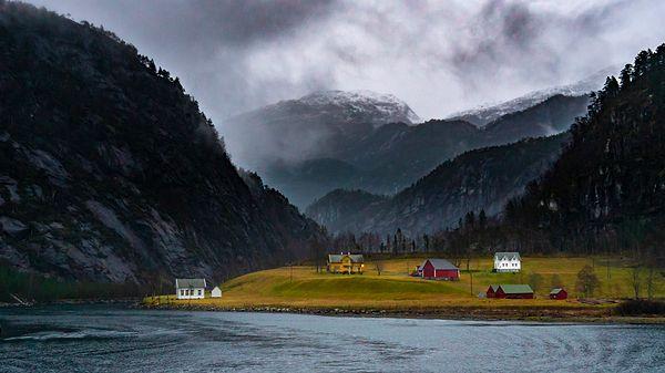 8. "Norveç'te İskandinavya ülkeleri arasındaki en güzel manzaralar olsa da, doğal afetler bakımından en yüksek riske sahip ülke...