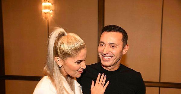 13. Ünlü şarkıcı Mustafa Sandal ile üç yılı aşkın süredir birlikte olduğu sevgilisi Melis Sütşurup, Roma'daki nikahın ardından Marmaris'te sevdiklerinin de katıldığı bir düğün töreni düzenledi!