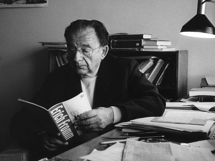 Özgürlükten Kaçış'ın Yazarı Ünlü Psikanalist, Sosyolog ve Filozof Erich Fromm Kimdir, Eserleri Nelerdir?