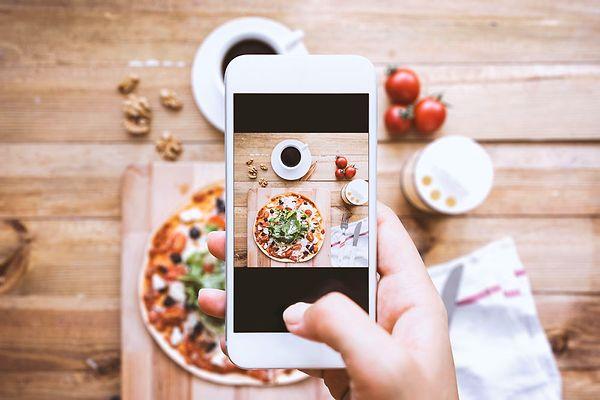 Hal böyle olunca yemek fotoğrafları tüm Instagram'ı ele geçiriyor. Pek çok kişi yemeğinin fotoğrafını çekmeden yemeye başlamıyor.