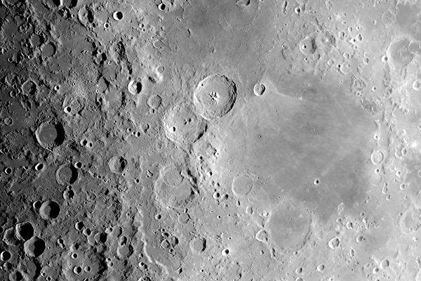 ABD Jeolojik Araştırması'ndan bir ekip de Ay'ın son derece ayrıntılı haritasını yayımlamıştı.