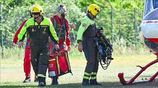 Helikoptere yıldırım isabet etmesi sonucu düştüğü iddia ediliyor