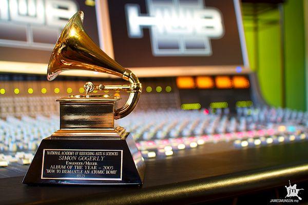 Sektörde nam yapmış şarkıcıları ödüllendirmek amacıyla Kayıt Akademisi tarafından verilen Grammy Ödülleri yılın en önemli gecelerinden biri.