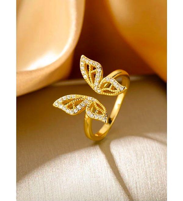 4. Gece parmağınıza ışıltılı bir kelebek kondurun.