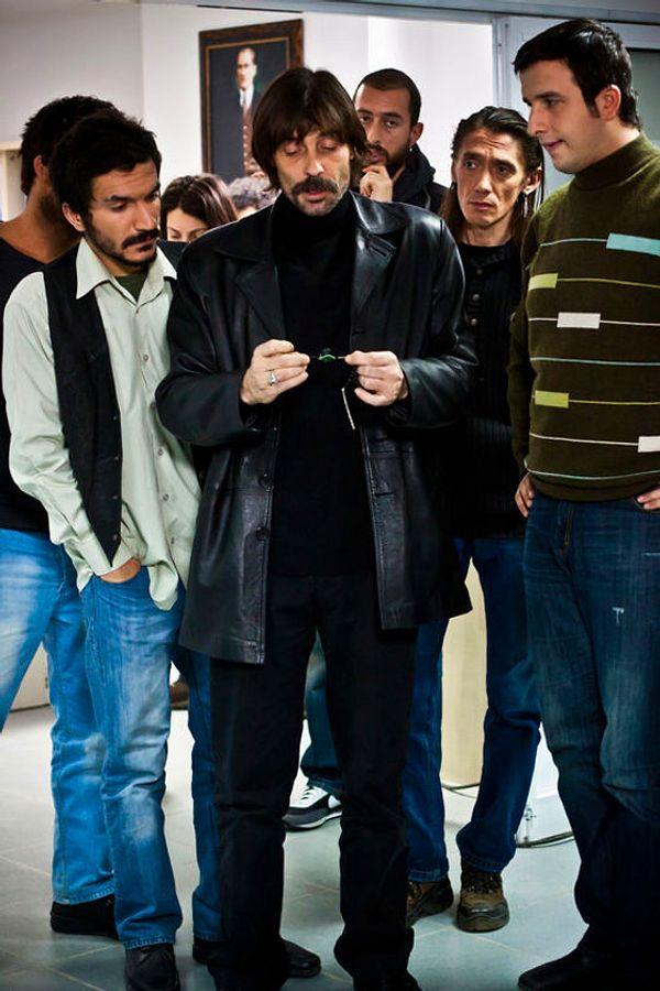 İlk olarak Star Tv ekranlarında yayınlanmaya başlayan Behzat Ç., 2010-2013 yılları arasında yayın hayatına devam etmiş ardından kaldırılmıştı.