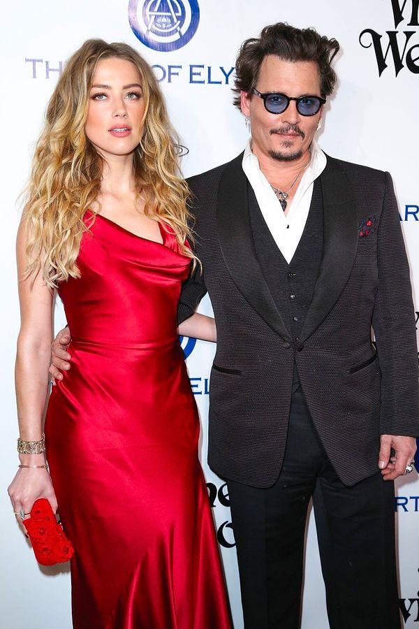Her şey Heard'ün kendisi gibi oyuncu olan eski eşi Johnny Depp'in eski eşinin karalama kampanyasına karşı kendisine dava açması ile başlamıştı.