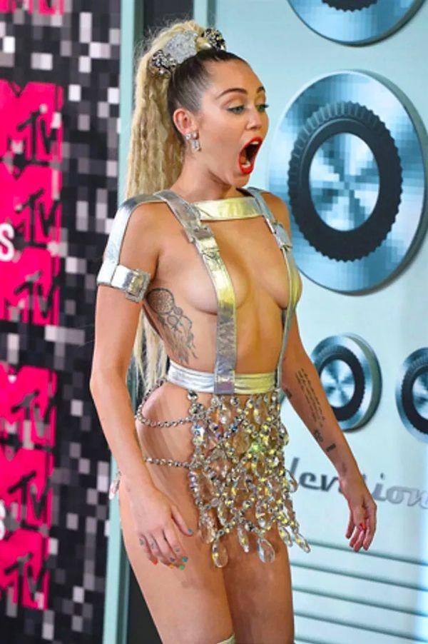 15. Miley Cyrus - MTV Ödülleri