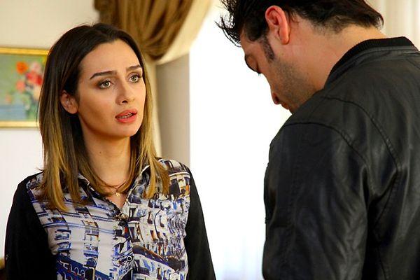 2014 yılına kadar çeşitli dizi ve filmlerde ufak roller alan Akalay, Küçük Ağa dizisiyle ekranlara dönüş yaptı ve bu sefer de partneri Serp Levendoğlu ile nikah masasına oturdu.