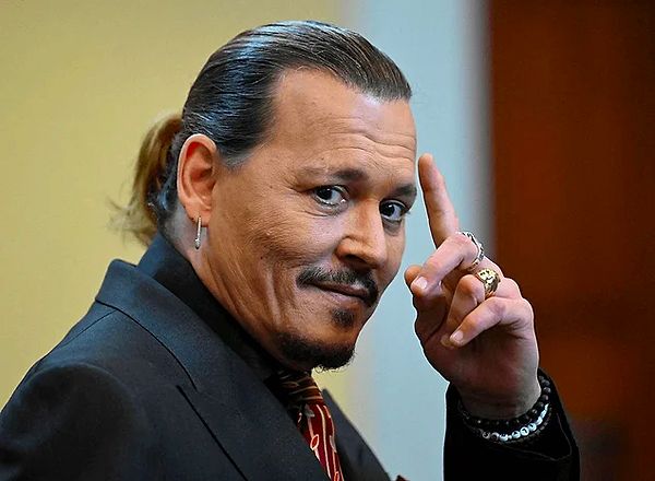 12. Johnny Depp'in boşanma davasının ardından kafa dinlemek için ülkemize geleceğini öğrendik!