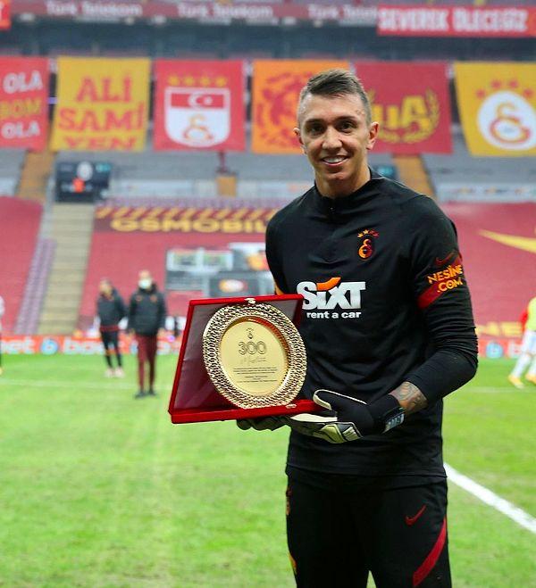 Galatasaray formasını 2011 yılında sırtına geçiren başarılı file bekçisi Muslera, 5 kez Süper Lig şampiyonluğu sevinci yaşadı.