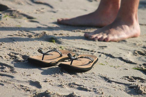5. Plajlarda şıp şıp gezmelik: Sandaletler