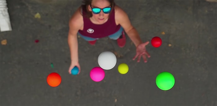 Hiç Bu Açıdan İzlediniz mi? Havada 4 Top Çeviren Jonglörün Farklı Açıdan Kaydedilen Büyüleyici Görüntüleri