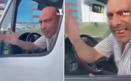 Kaldırımda Giden Servis Şoförü Kendisini Uyaran Vatandaşı Tehdit Etti: 'Dayak mı İstiyorsun? Bayanlara Dua et'