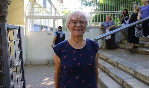 11. İzmir'de yaşayan 76 yaşındaki Ayşe Bilgin, torunuyla aynı gün YKS sınavına girdi.