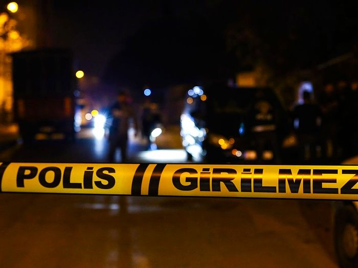 Polisin Silahını Alan Suriyeli, Karakolda Polisleri Taradı: 1 Polis Vuruldu