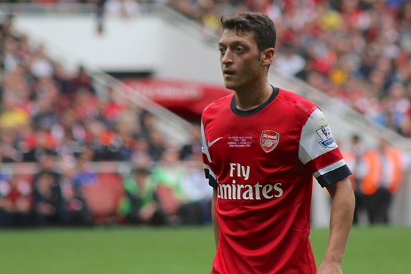 Kariyerinde Werder Bremen, Schalke 04, Real Madrid ve Arsenal gibi önemli takımlarda forma giymiş olan Mesut Özil geçtiğimiz yıl Fenerbahçe'ye transfer olmuştu.