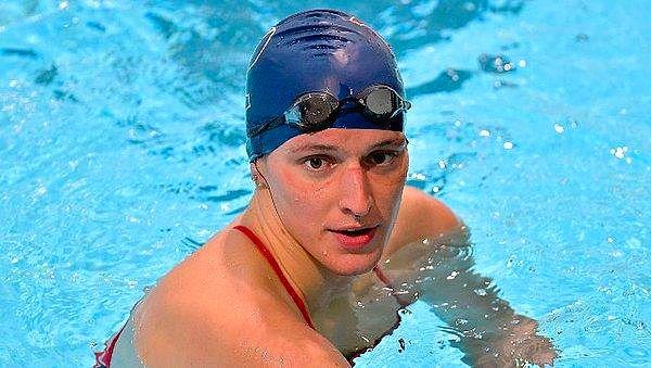 Trans yüzücülerin kadın kategorisinde yarışması insanları ikiye bölmüştü. Erkekler kategorisinde rekabetçi olamayan Lia Thomas, kadınlar kategorisinde madalya üstüne madalya kazanıyordu.