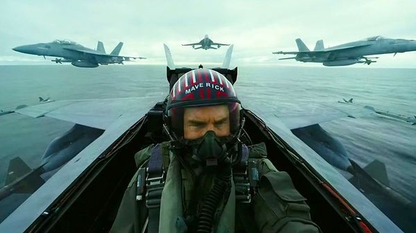 80'li yıllara damgasını vurmuş ve kült filmler listesinde yer almayı başarmış olan 'Top Gun', başrolünde yer alan Tom Cruise ile sinema tarihine geçti.