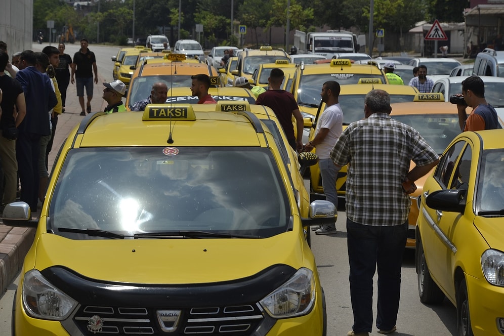 Taksiciler Akaryakıt Fiyatlarına İsyan Etti: 'Ben Çocuğuma Ekmek Alamıyorum'