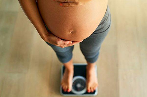 3. Eğer hamilelik öncesi fazla kilolarınız varsa (ama gerçekten fazla) sağlıklı beslenerek uygun kiloya gelmeniz, hamile kalma şansınızı ve sağlıklı bir gebelik geçirme ihtimalinizi artırır.