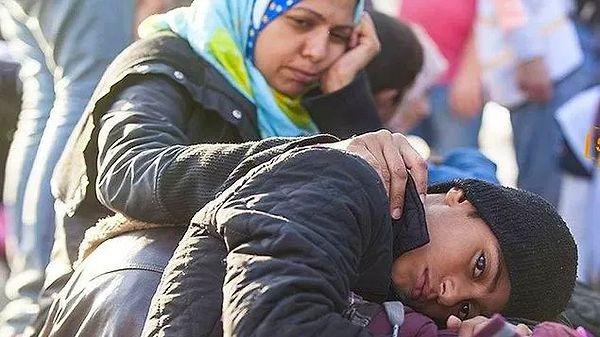8. İçişleri Bakan Yardımcısı İsmail Çataklı, TBMM İnsan Hakları Komisyonu üyelerine verdiği bilgide 122 bin Suriyeli'nin kayıp olduğunu söyledi.