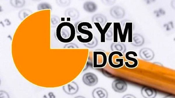 2 yıllık üniversite eğitimini 4 yıla yükseltmek isteyen öğrenciler, 2022 DGS hakkında araştırmalarını sürdürüyor.