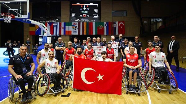 Letonya'yı 84-34 mağlup eden Tekerlekli Sandalye Basketbol A Milli Takımı, şampiyon oldu.