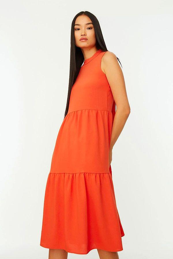 4. Oversize turuncu uzun elbisenin renk seçeneklerini görmelisiniz.