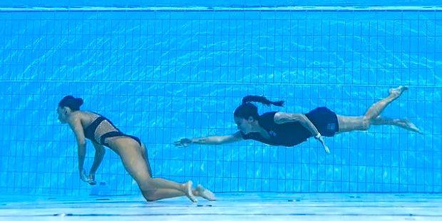Dünya Yüzme Şampiyonası'nda Suda Bilincini Kaybedip Dibe Batan Anita Alvarez'i Koçu Kurtardı