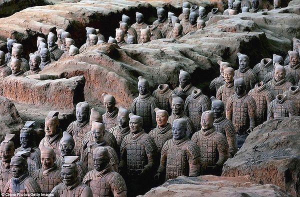 İlk Çin İmparatoru Qin Shi Huang’ın Anıt Mezarı / Çin