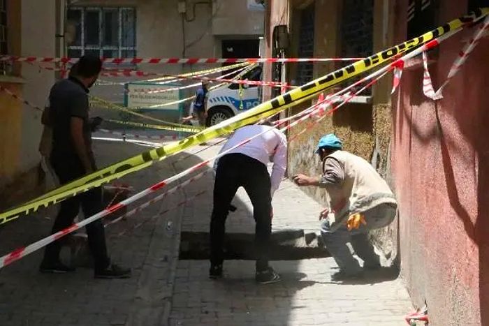 Urfa'da Yol Çöktü, Altından Roma Dönemine Ait Tünel Çıktı