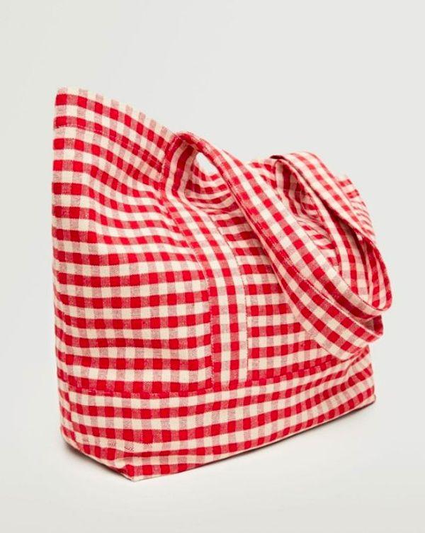 12. Kareli kırmızı shopper çanta Mango'dan...