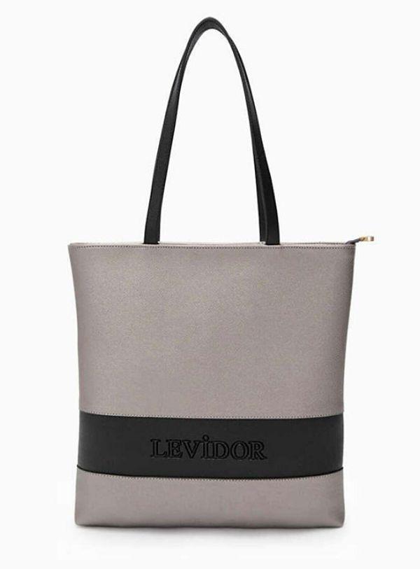 20. Metalik renkler seviyorsanız Levidor shopper gümüş çanta size göre olabilir.