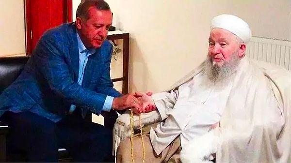 4. Cumhurbaşkanı Erdoğan, hayatını kaybeden İsmailağa cemaati lideri Mahmut Ustaosmanoğlu için gazetelere taziye ilanı verdi.