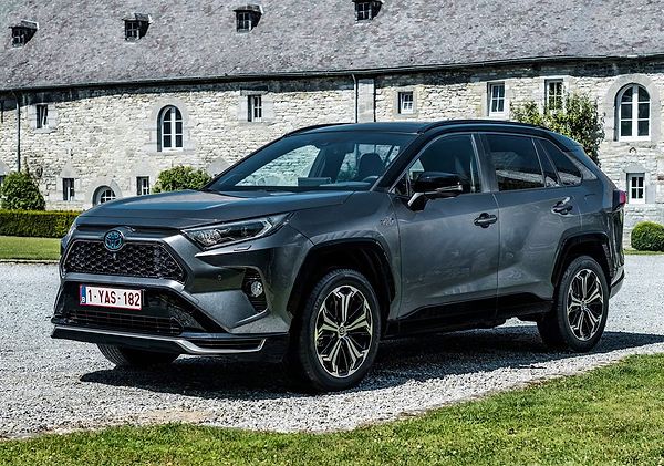 Listenin zirvesinde 1 milyon 132 bin adetle Toyota Rav 4 yer aldı.