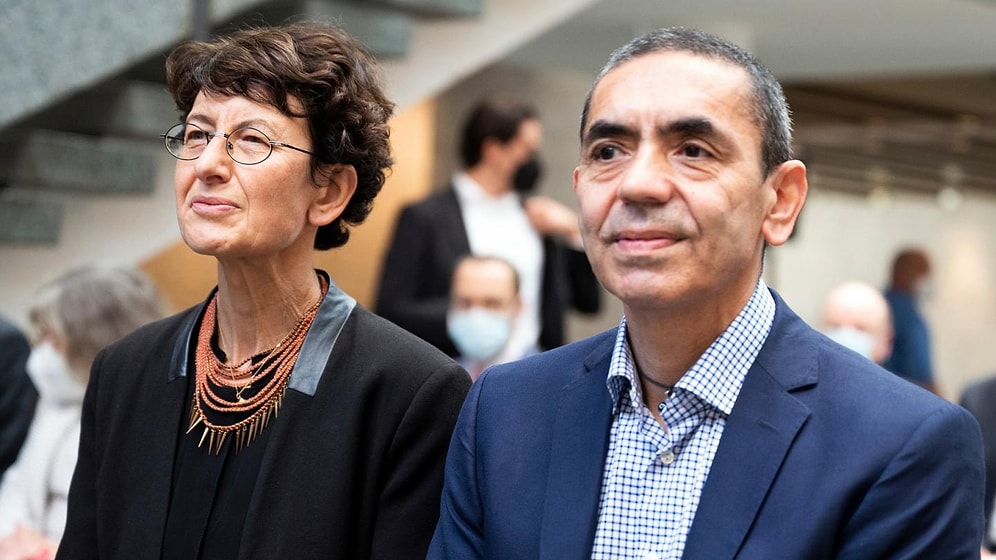 Uğur Şahin Uyardı: 'Yeniden Maske Takmaya Başlayabiliriz'