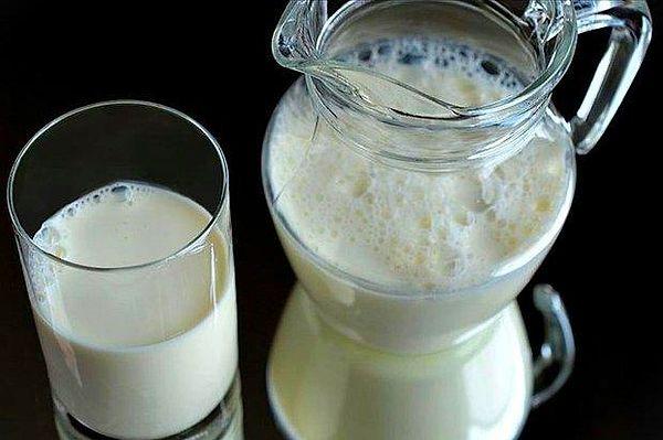 Yapılan paylaşıma göre Almanya'da sıradan bir marketteki 1 litre sütün fiyatı 0,92 €.