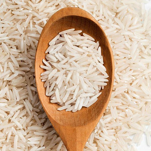 100 gram pişmiş pirincin yüzde 60 ila 70'i sudur, sadece 25 gram karbonhidrat ve 116 kalori içerir.