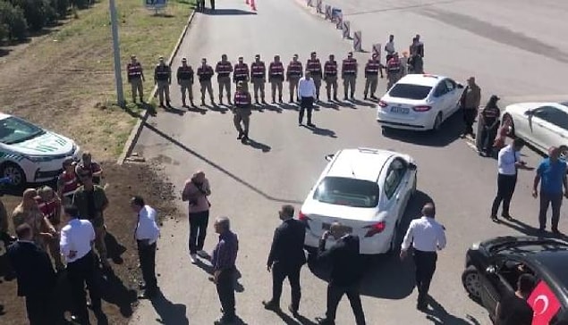 Valiliğin kentteki etkinlikleri 1 hafta süreyle iptal etmesiyle girişine izin verilmediği bildirilen Özdağ, "Hatay sınırına mayın döşeyeceğiz" açıklaması nedeniyle kente alınmadığını söyledi.