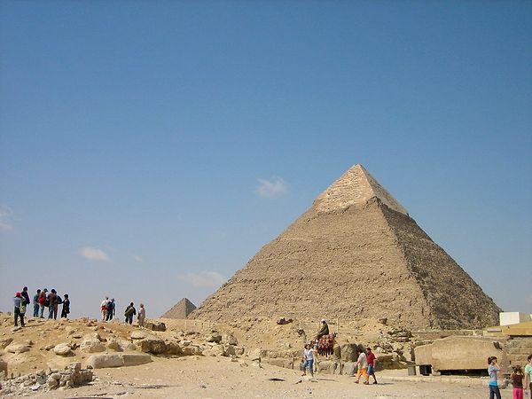 14. Daha önce yapılan piramitlerle sonradan yapılan piramitler arasındaki farktan dolayı piramit yapımında kullanılan tekniklerin zaman içinde gelişmiş olduğu aşikar.