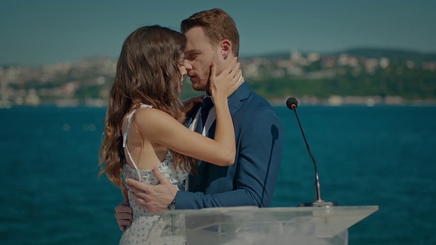 Yengeç ve Oğlak zıt burçlar oldukları için aralarında güçlü bir çekim de oluşur. Bir araya geldiklerinde bir tutku uyanır ve ikisi de birbirlerine çok aşık olabilirler.