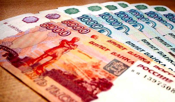 Ruble, ABD doları ve euro karşısında güçlenmeye devam ediyor