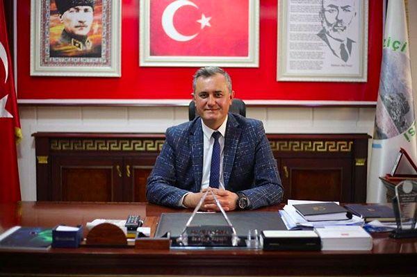 Davranışlarının partinin temel ilkeleri ve etik değerleriyle bağdaşmadığı ileri sürülerek ihracı istenilen Düziçi Belediye Başkanı Alper Öner, CHP'den istifa ederek AK Parti'ye geçiş yapmıştı.