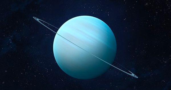 17. Uranüs'ün toplam kaç adet bilinen doğal uydusu vardır?