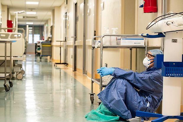 Ameliyathanede Sağlıkçı İntiharı: Geçinebilmek İçin Ek İş Yapıyordu