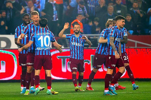 Trabzonspor, Vestel ile olan anlaşmasını 3 yıl daha uzattı. Vestel, Trabzonspor'a 2022-2023 sezonu için yıllık 33 milyon lira + KDV ödeme yapacak.